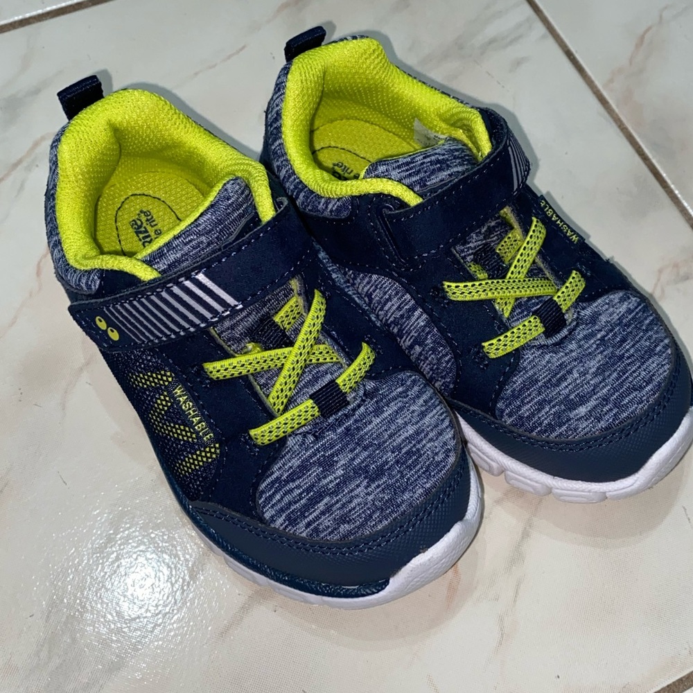 ❌SOLD❌Toddler sneakers w/ memory foam